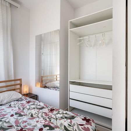 Beautiful Modern Apartment In The Heart Of Антверпен Экстерьер фото