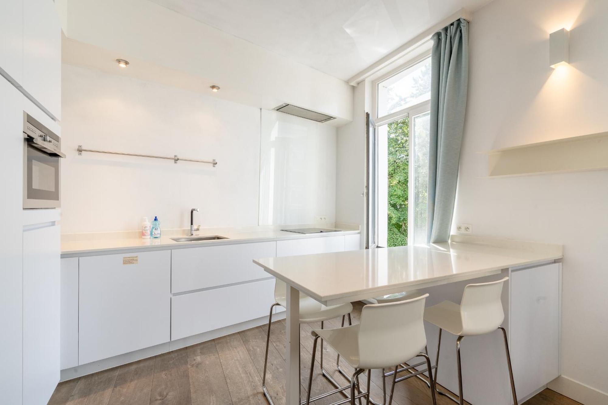Beautiful Modern Apartment In The Heart Of Антверпен Экстерьер фото